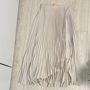 Aritzia Babaton pleated skirt